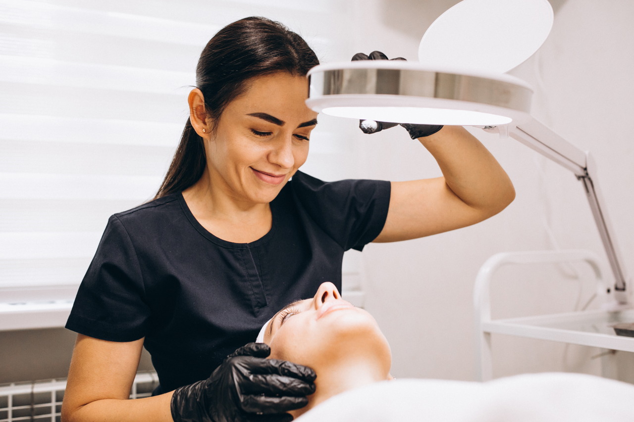 Lezione pratica di estetica professionale